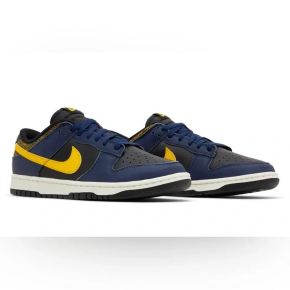 Dunk Low Vintage Michigan - Picture 1 of 2